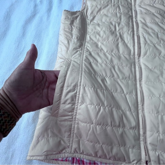 Peter Millar Women's Keenland Flora Reversible Puffer Vest Beige and Red Plaid M - Picture 6 of 12